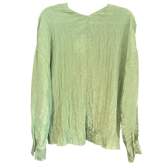 VINCE Green Crinkle Long Sleeve Satin Blouse Size Large NWT - Picture 3 of 8